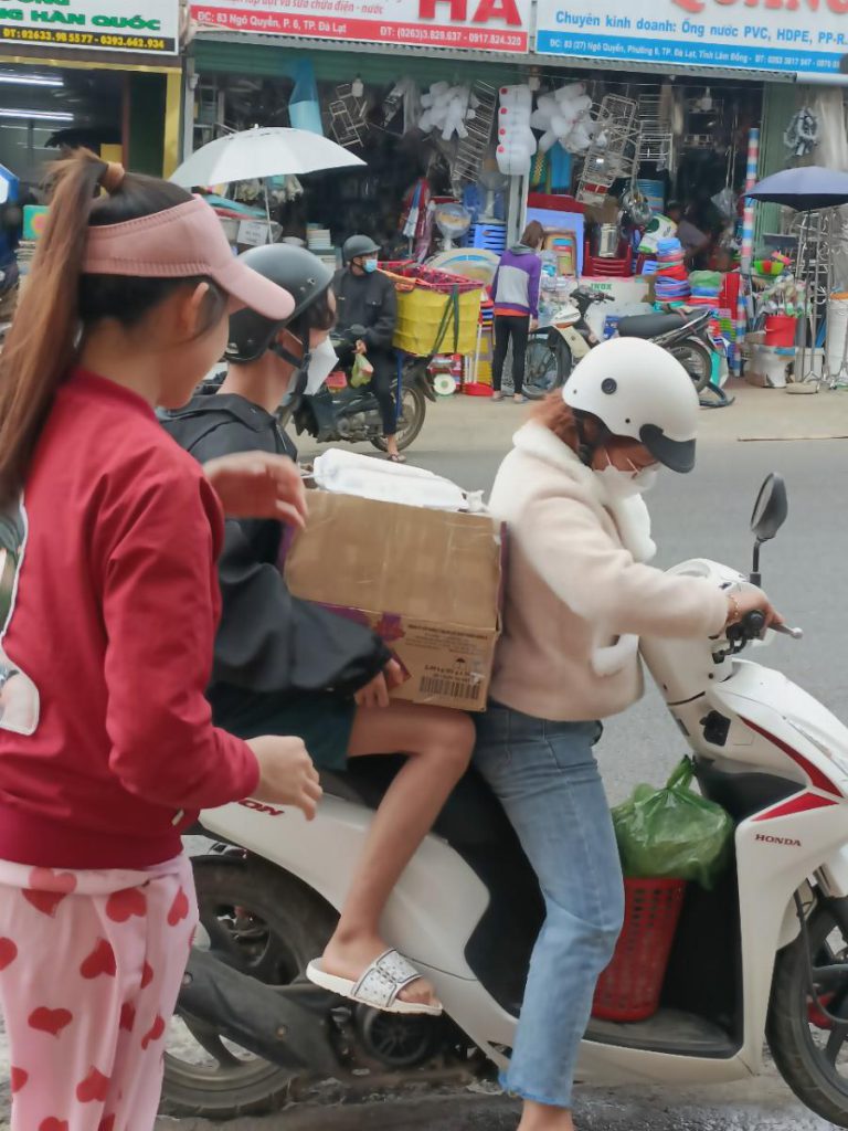 Lò quay Đà Lạt Heo quay Vị quay Gà quay ngon chât lượng đươc ưa thích 2022-08-28 11:27:09