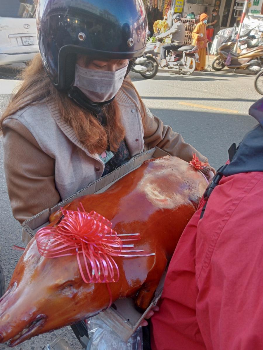 Lò quay Đà Lạt Heo quay Vị quay Gà quay ngon chât lượng đươc ưa thích 2022-12-10 10:04:19
